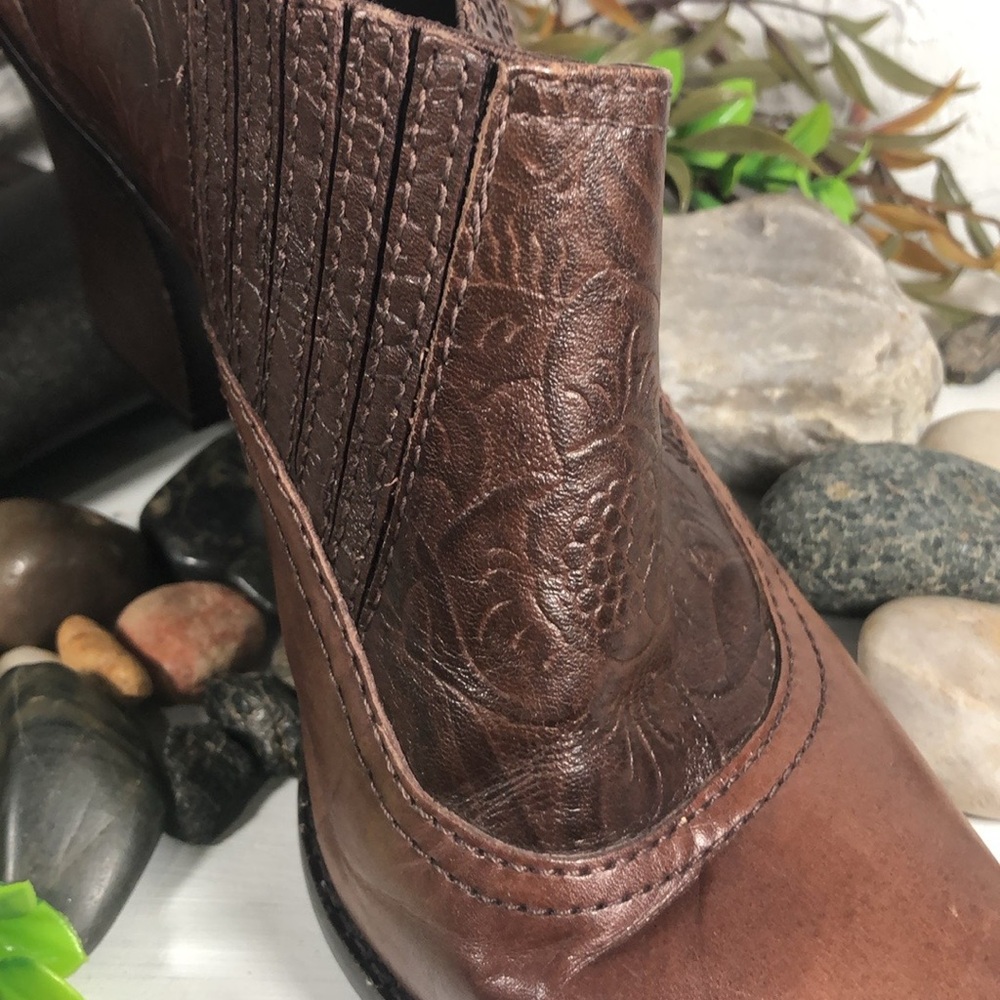 Antonio Mernio Ankle Heeled Bootie Embossed Tooled Leather Bendable Size 9 Boot - Picture 4 of 16